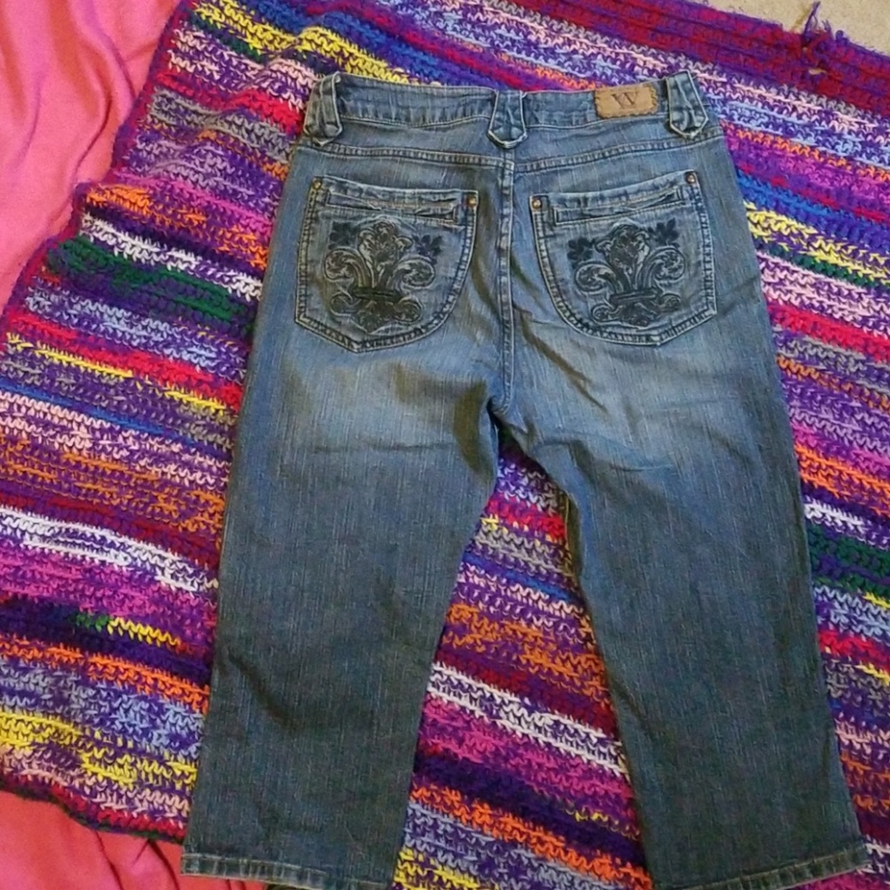 😎Denim capris💢final mark down💢 - Picture 2 of 6